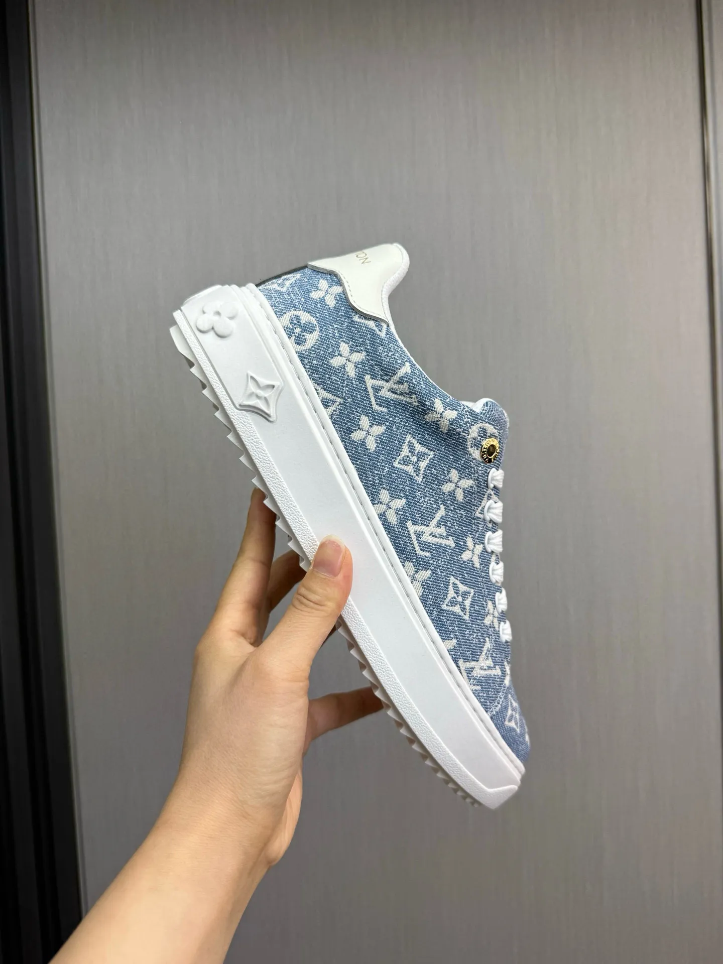 Factory price: 520💰LOUIS VUITTON [Louis VUITTON] The new trendy Lv is on the market🎁, casual and fashionable men's shoes👟The upper is made of imported original fabric + cowhide mesh lining, the original wear-resistant rubber outsole, the version is simple and elegant, exclusive for trendy men. Code number: 38-44, customized 45, 46